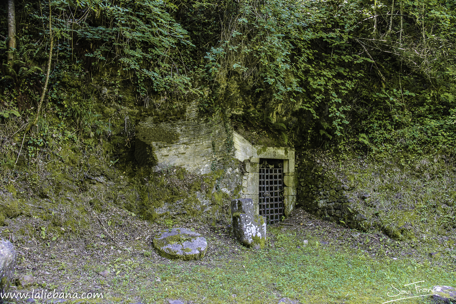 ERMITA RUPESTRE DE CAMBARCO